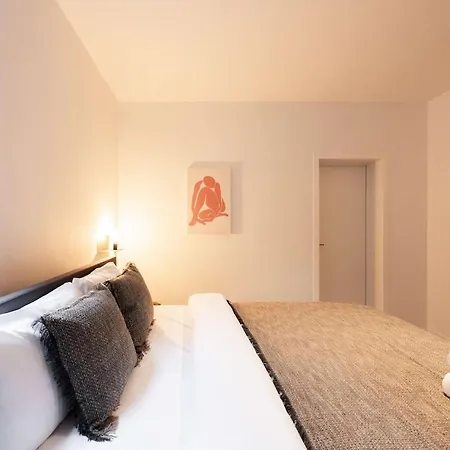 Modern 6-guest In Apartment